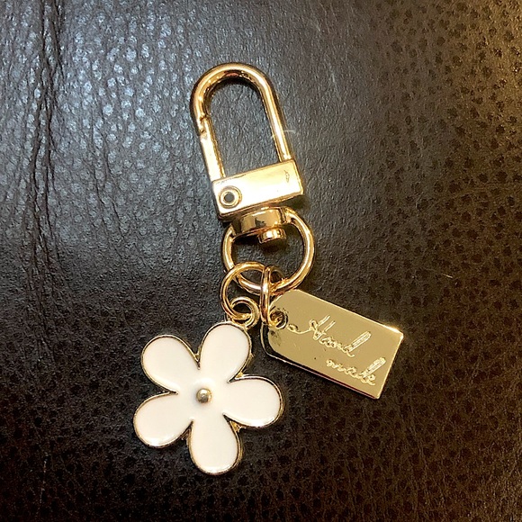 W Black Gold Flower Keychain Brand New - BAG CHARM - Picture 12 of 16